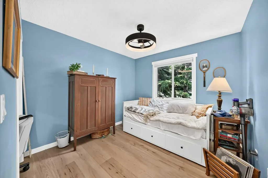 10 Sierra Morena Mews SW Calgary AB T3H 3K5