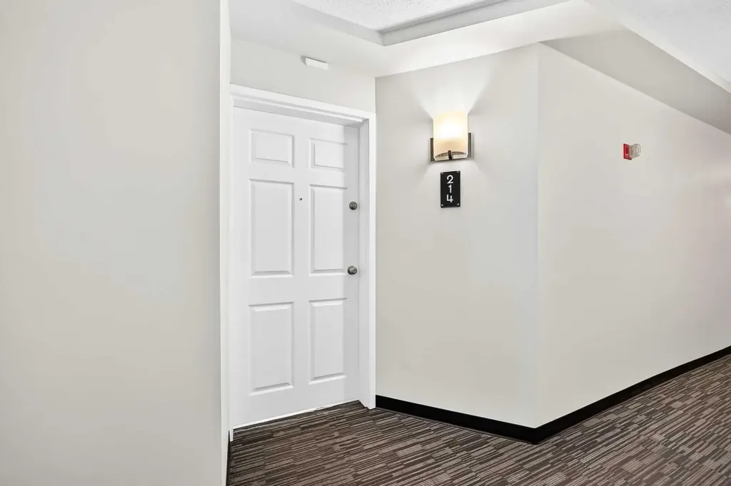10 Sierra Morena Mews SW Calgary AB T3H 3K5