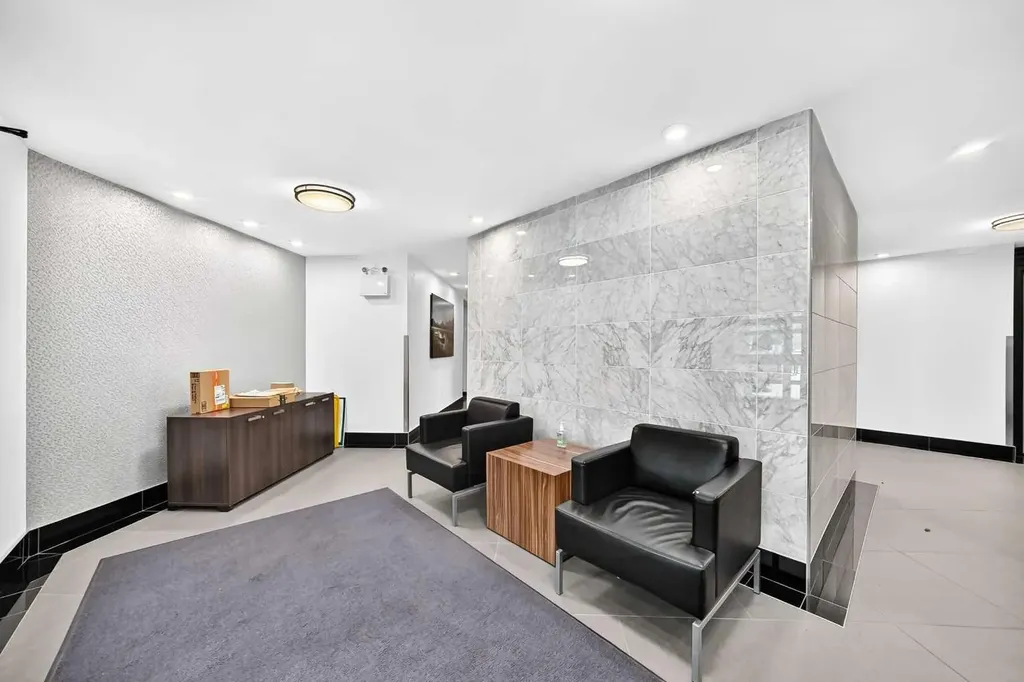 10 Sierra Morena Mews SW Calgary AB T3H 3K5