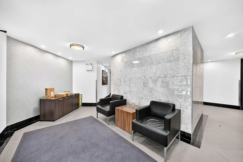 10 Sierra Morena Mews SW Calgary AB T3H 3K5