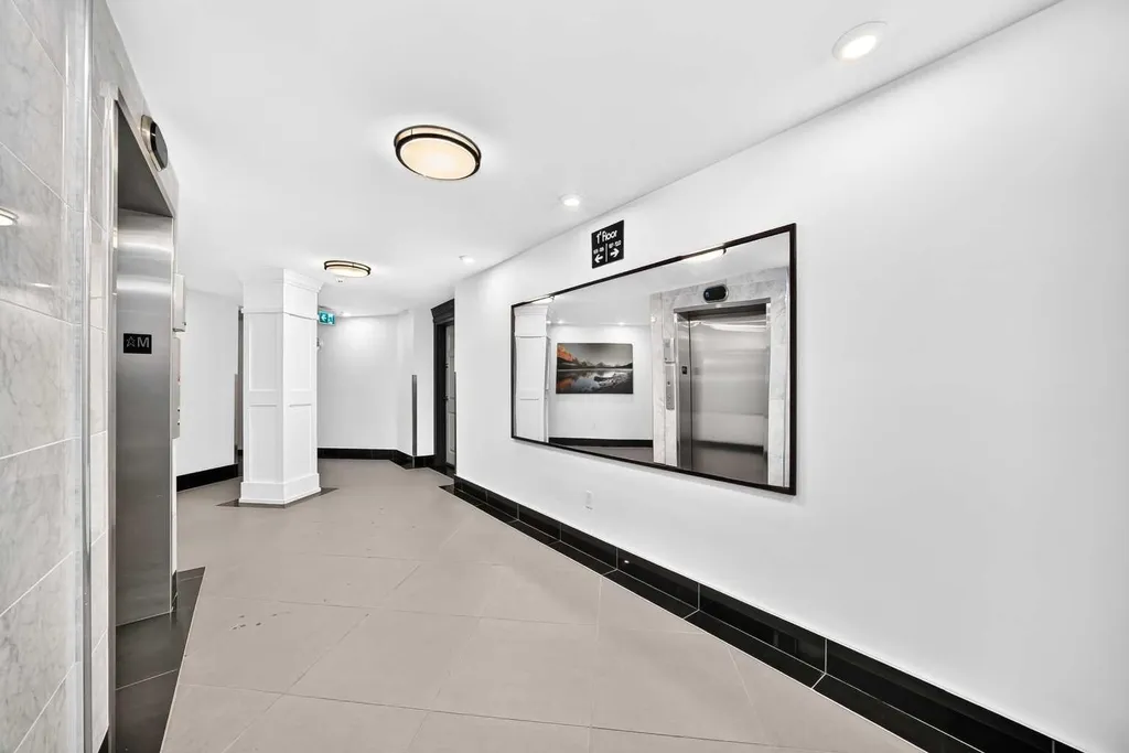 10 Sierra Morena Mews SW Calgary AB T3H 3K5