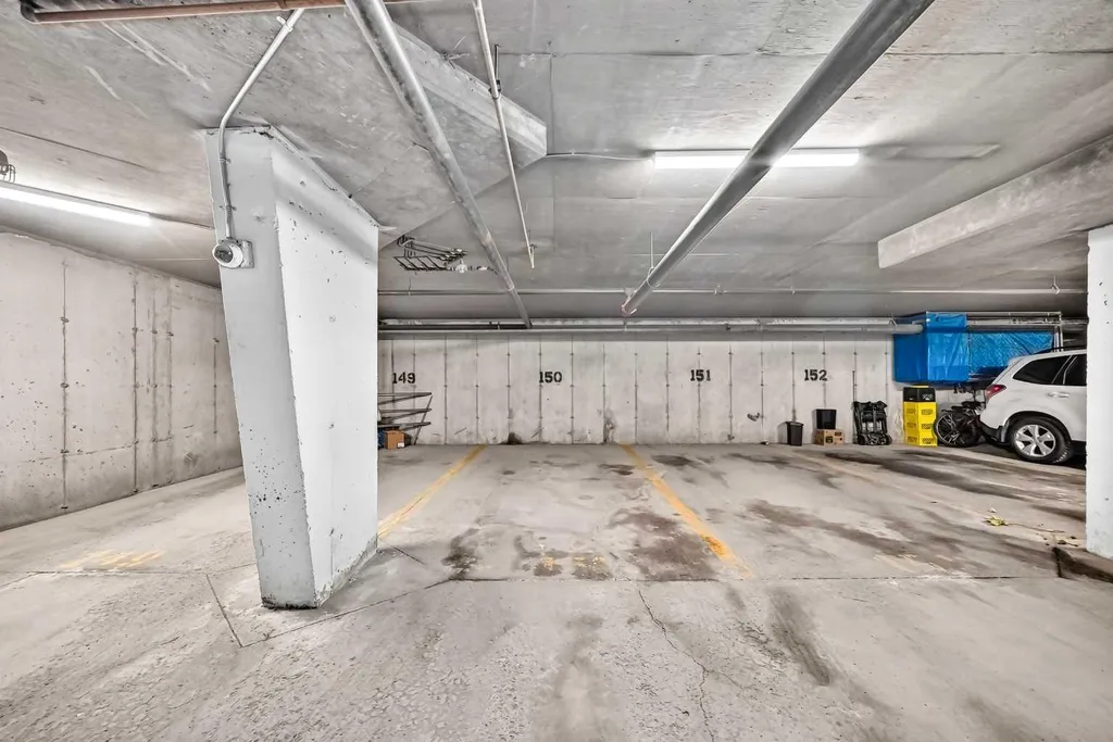 10 Sierra Morena Mews SW Calgary AB T3H 3K5