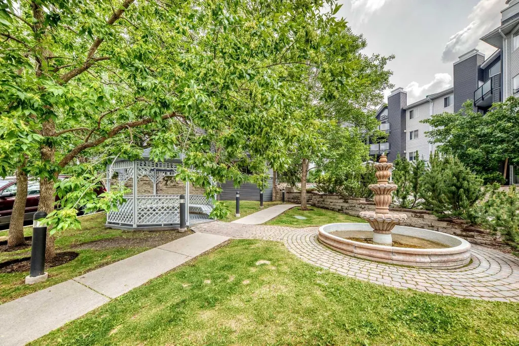 10 Sierra Morena Mews SW Calgary AB T3H 3K5