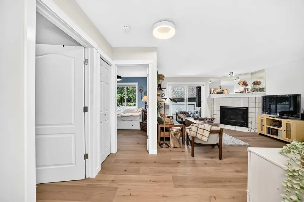 10 Sierra Morena Mews SW Calgary AB T3H 3K5