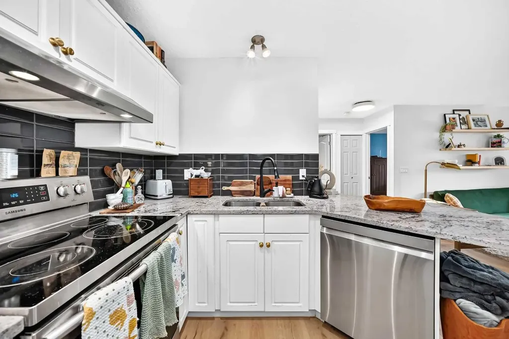 10 Sierra Morena Mews SW Calgary AB T3H 3K5