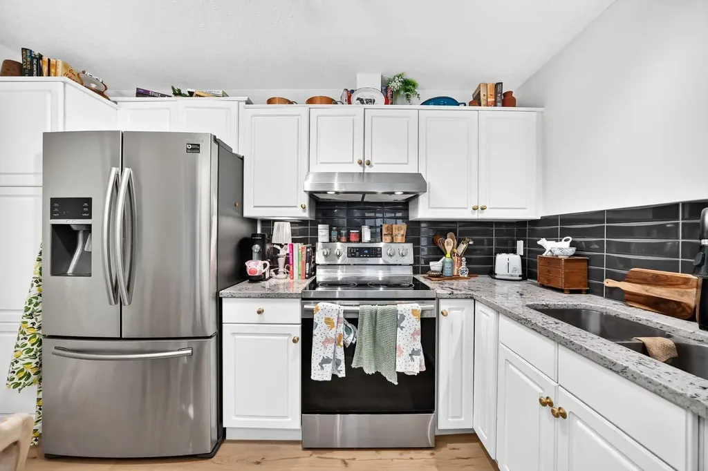 10 Sierra Morena Mews SW Calgary AB T3H 3K5