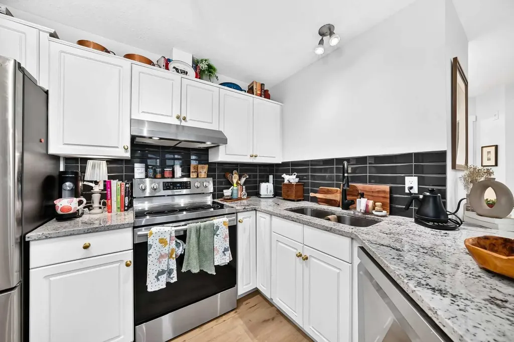 10 Sierra Morena Mews SW Calgary AB T3H 3K5