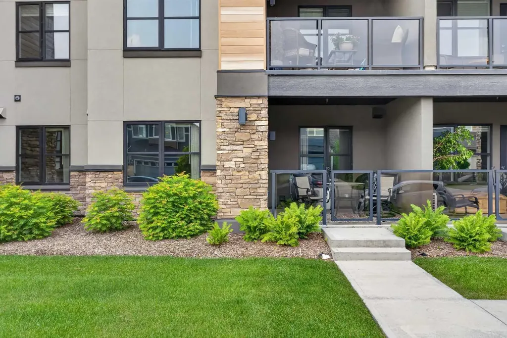 125 Wolf Hollow Crescent SE Calgary AB T2X 5W9