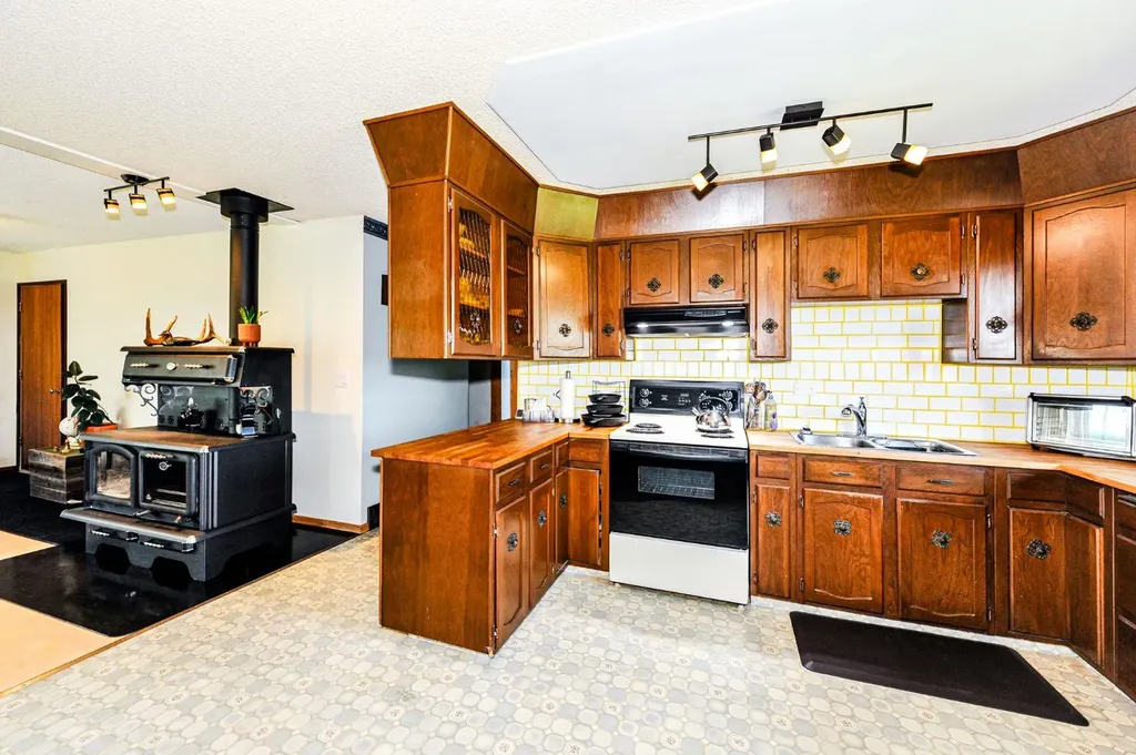 430042 Range Road 220 Rural Ponoka County AB T0B0H0