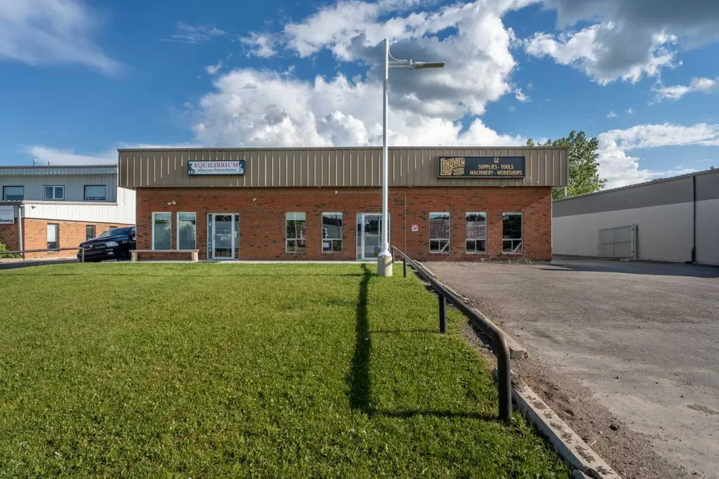 206 Stockton Avenue Okotoks AB T1S 1B1