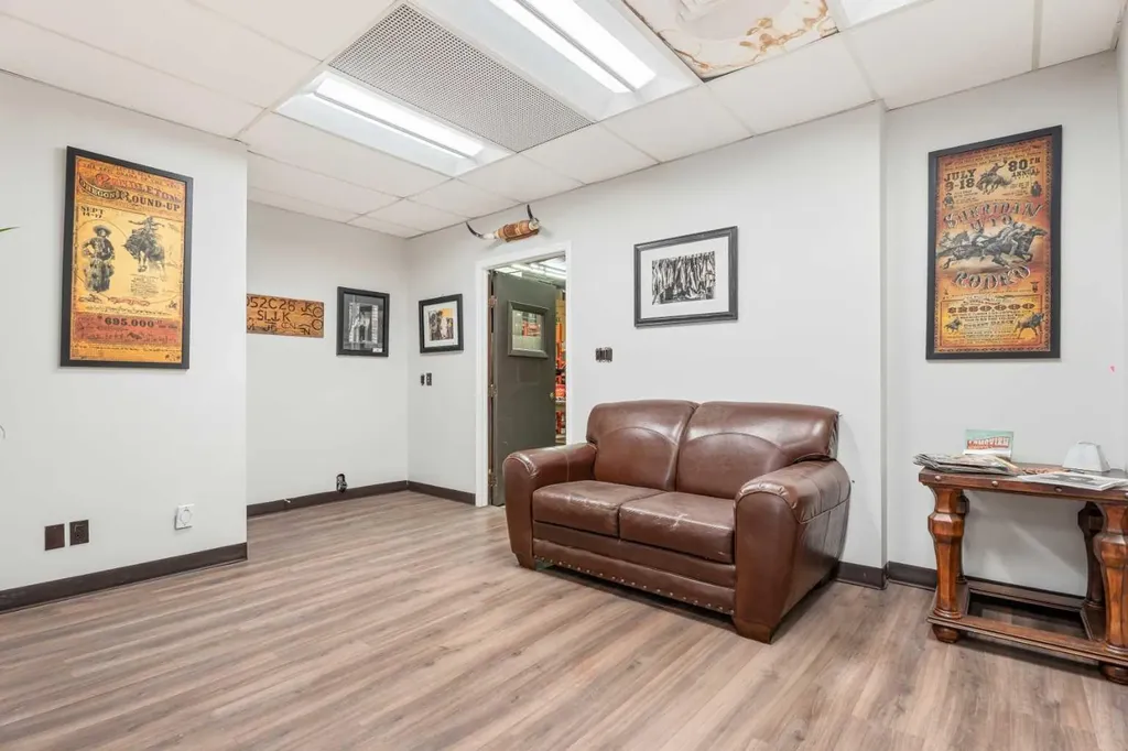 206 Stockton Avenue Okotoks AB T1S 1B1
