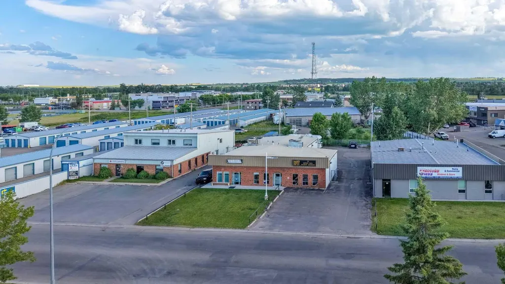 206 Stockton Avenue Okotoks AB T1S 1B1