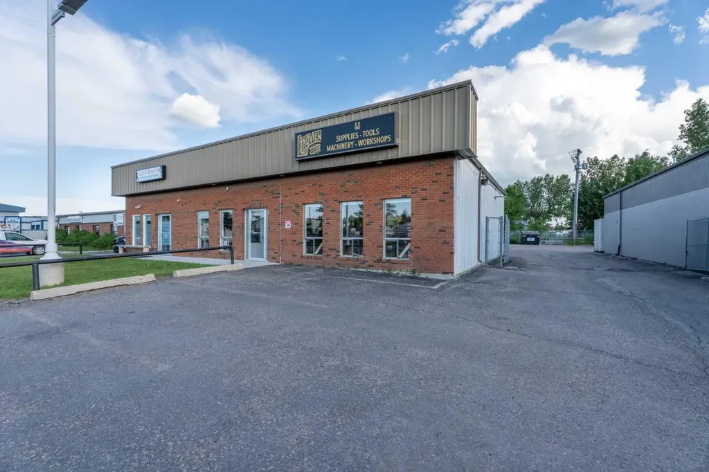 206 Stockton Avenue Okotoks AB T1S 1B1
