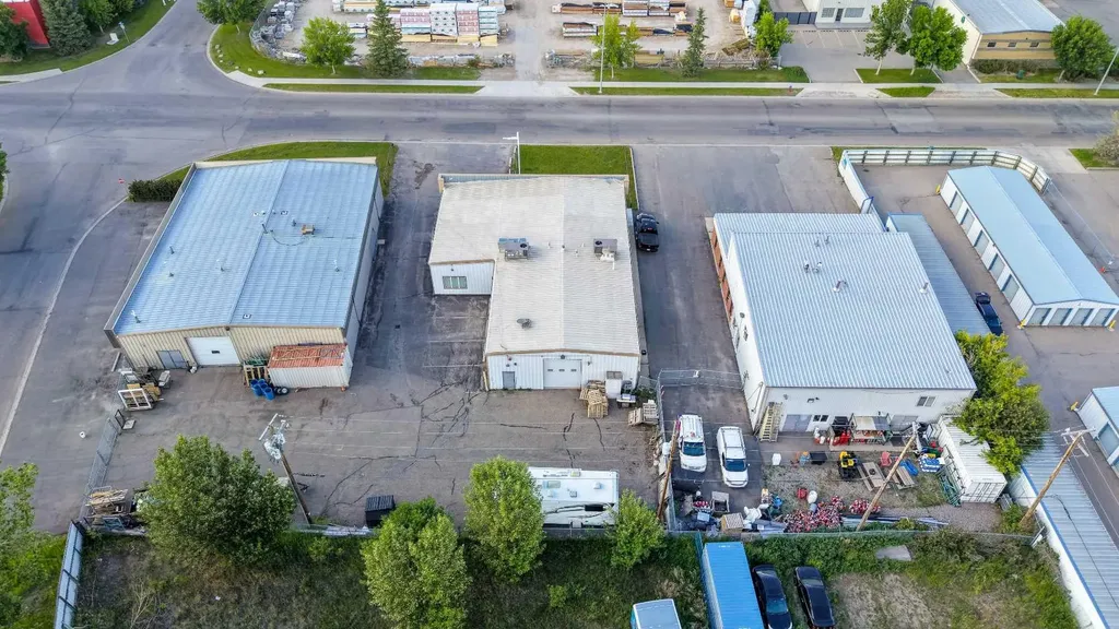 206 Stockton Avenue Okotoks AB T1S 1B1