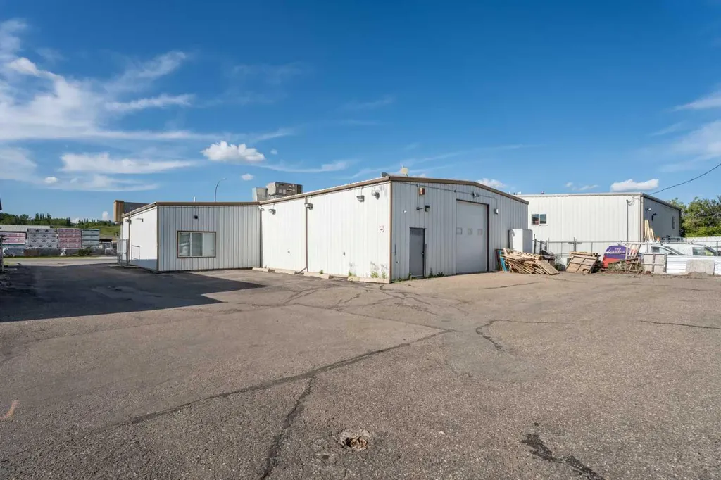 206 Stockton Avenue Okotoks AB T1S 1B1