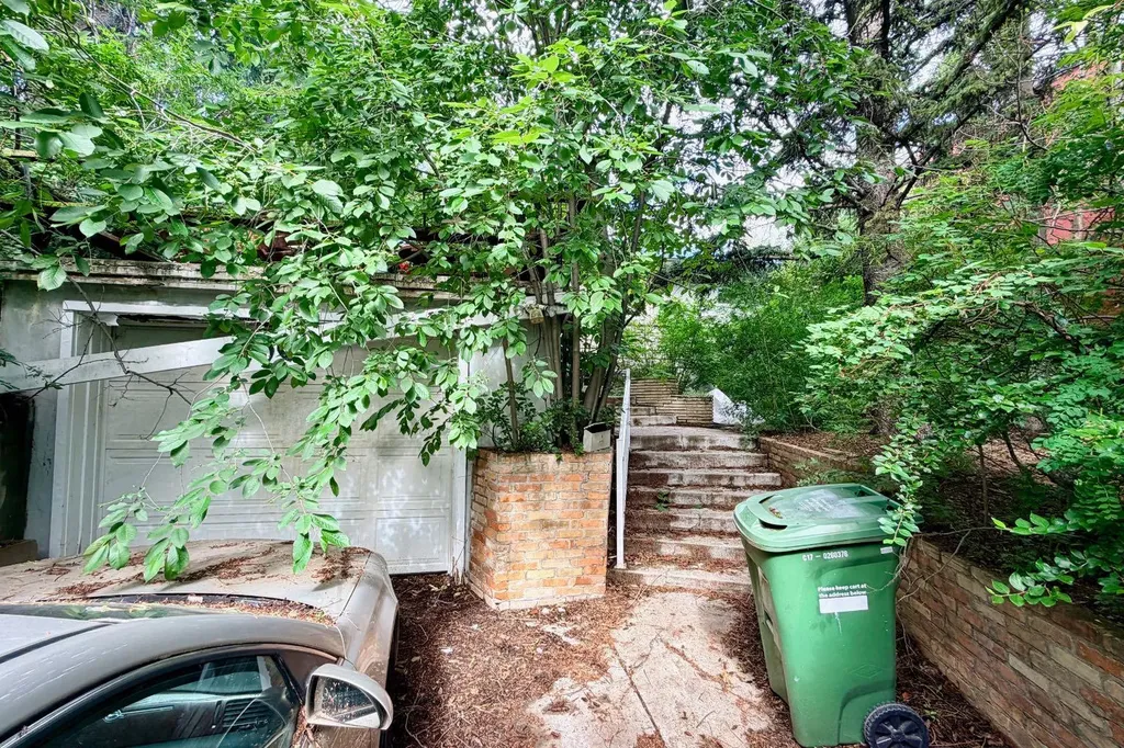 2003 9 Street SW Calgary AB T2T 3C4