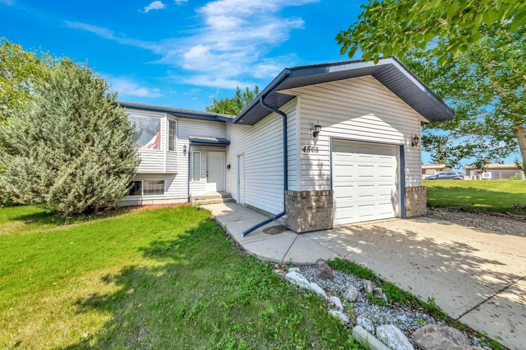 4508 39 Street Lloydminster SK S9V 2B9