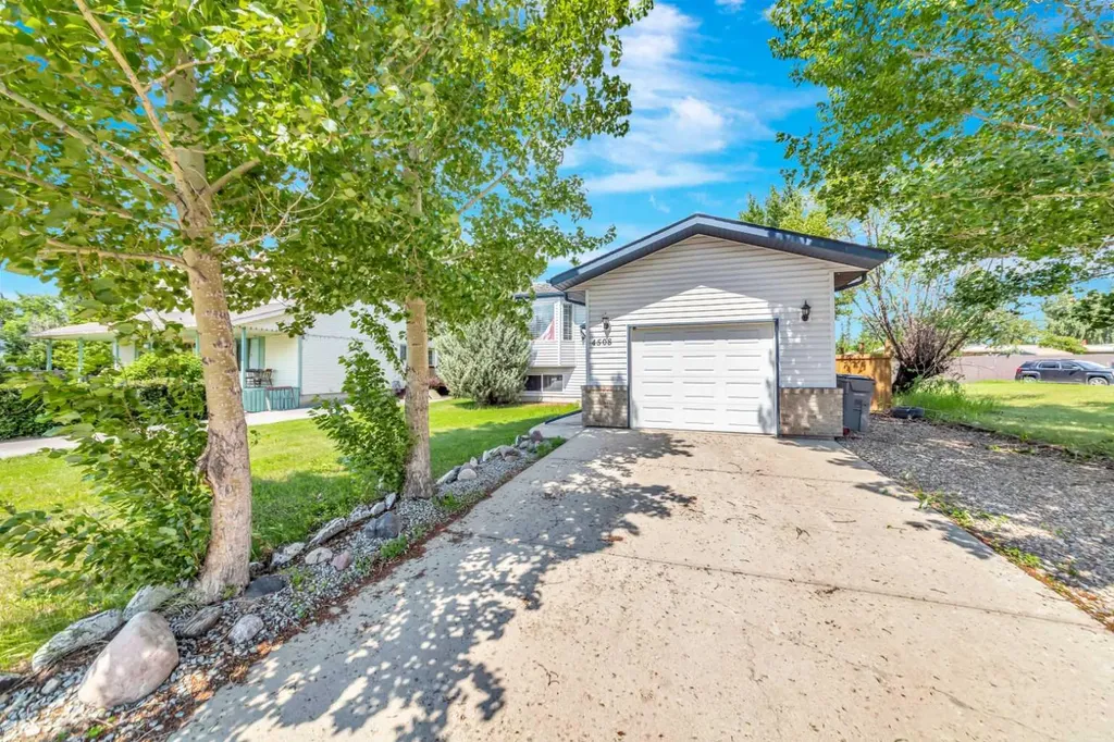 4508 39 Street Lloydminster SK S9V 2B9