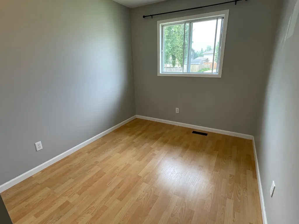 33 Graham Road Whitecourt AB T7S 1B7