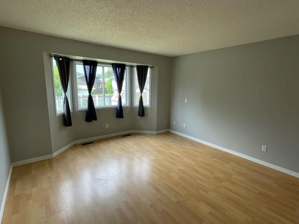 33 Graham Road Whitecourt AB T7S 1B7