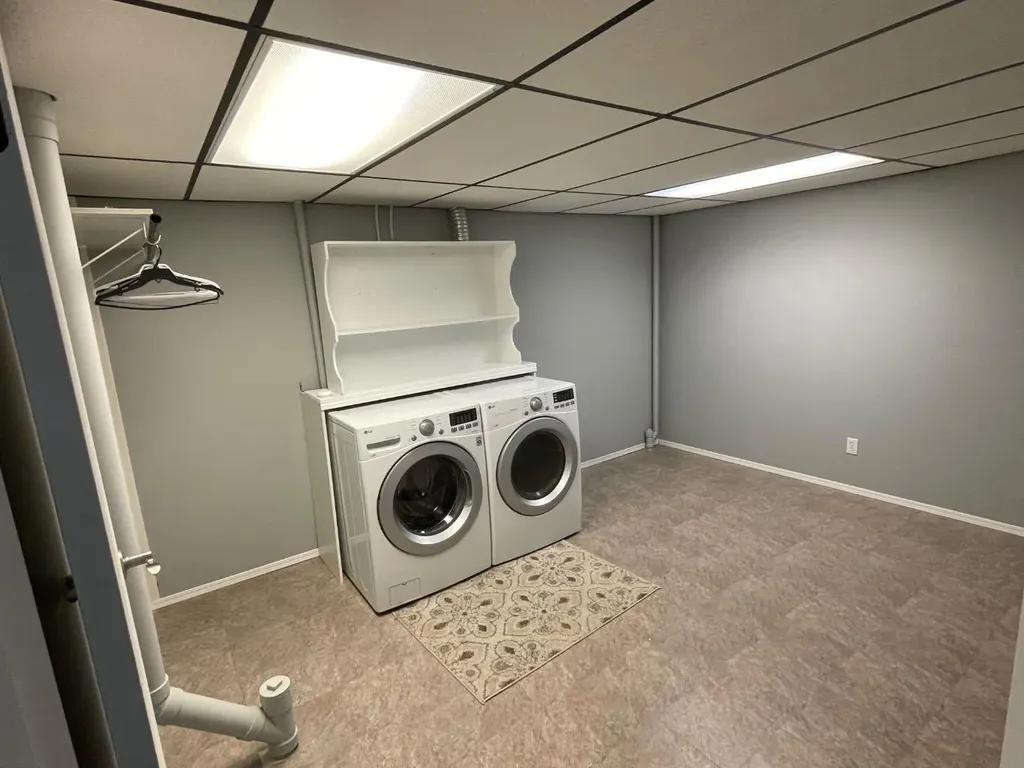 33 Graham Road Whitecourt AB T7S 1B7