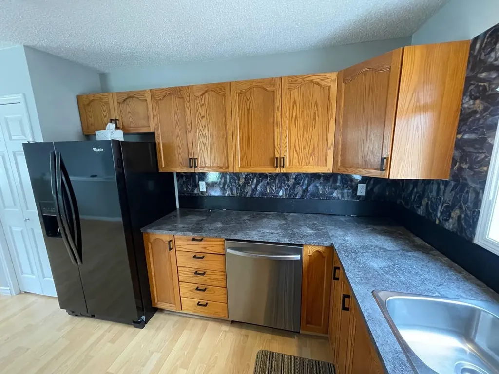 33 Graham Road Whitecourt AB T7S 1B7