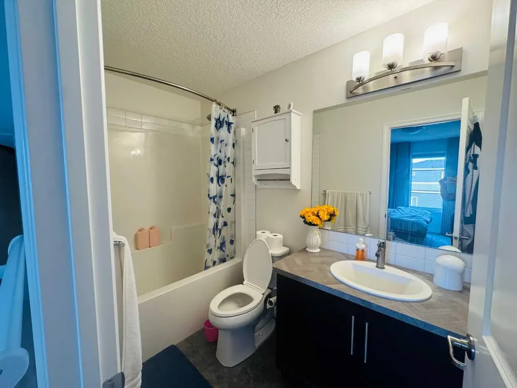 55 Corner Meadows Villas NE Calgary AB T3N1J4