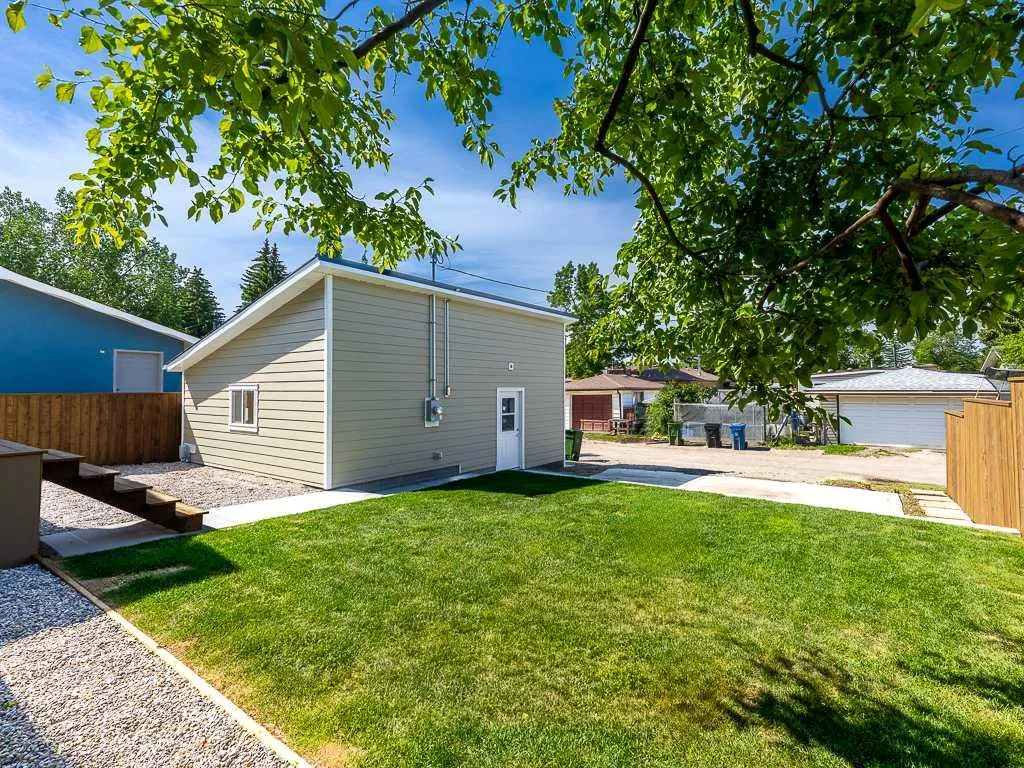 3520 Bulyea Crescent NW Calgary AB T2L 1N7