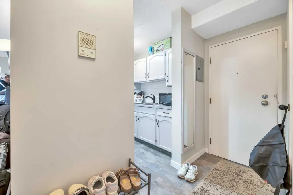 8948 Elbow Drive SW Calgary AB T2V 0H9