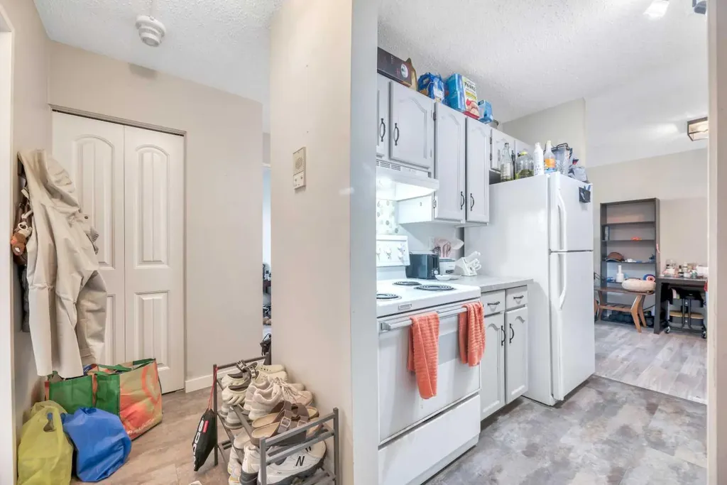 8948 Elbow Drive SW Calgary AB T2V 0H9