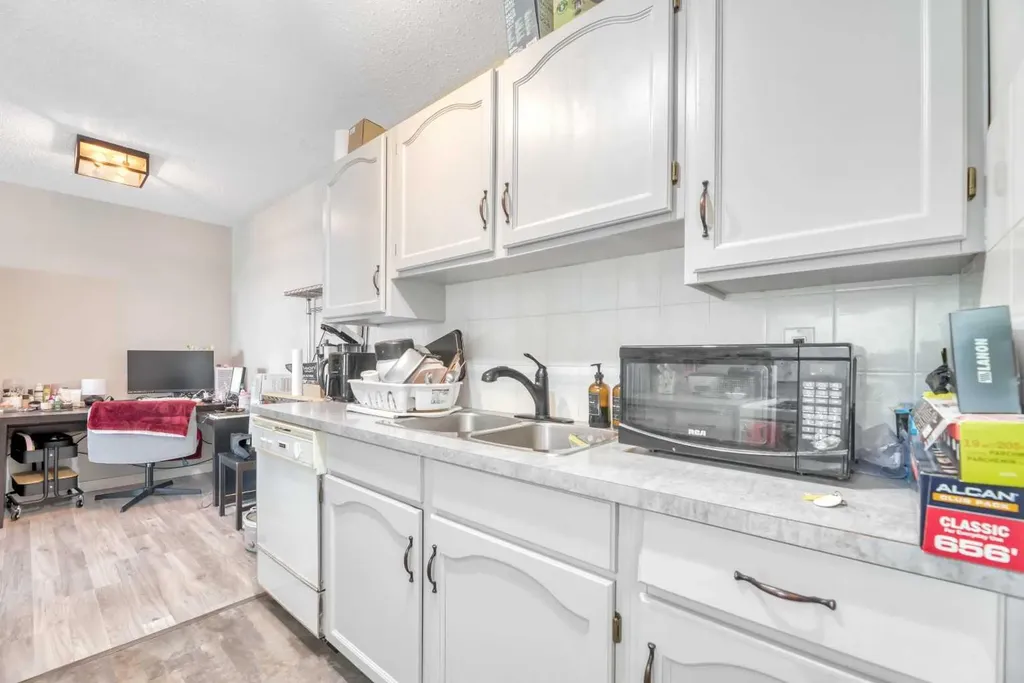 8948 Elbow Drive SW Calgary AB T2V 0H9