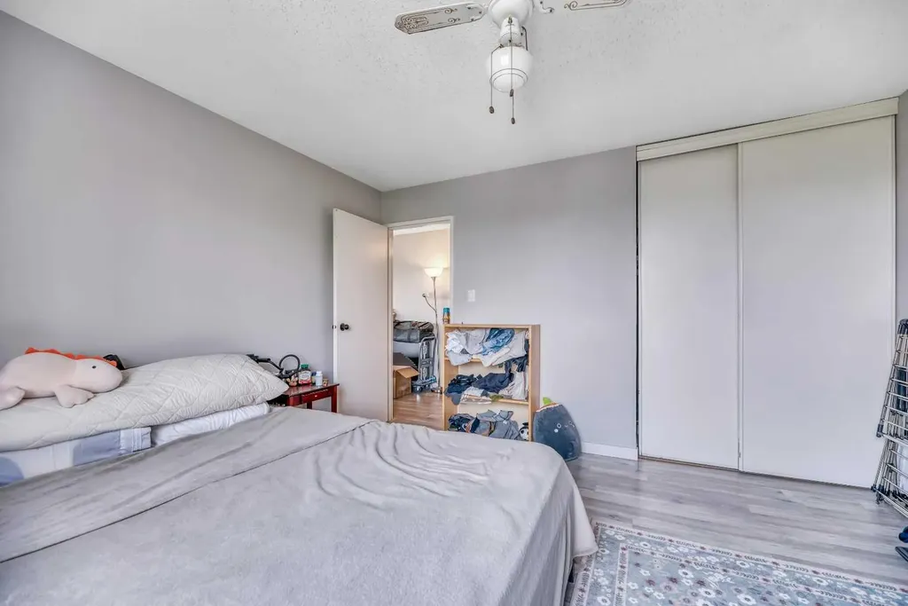 8948 Elbow Drive SW Calgary AB T2V 0H9