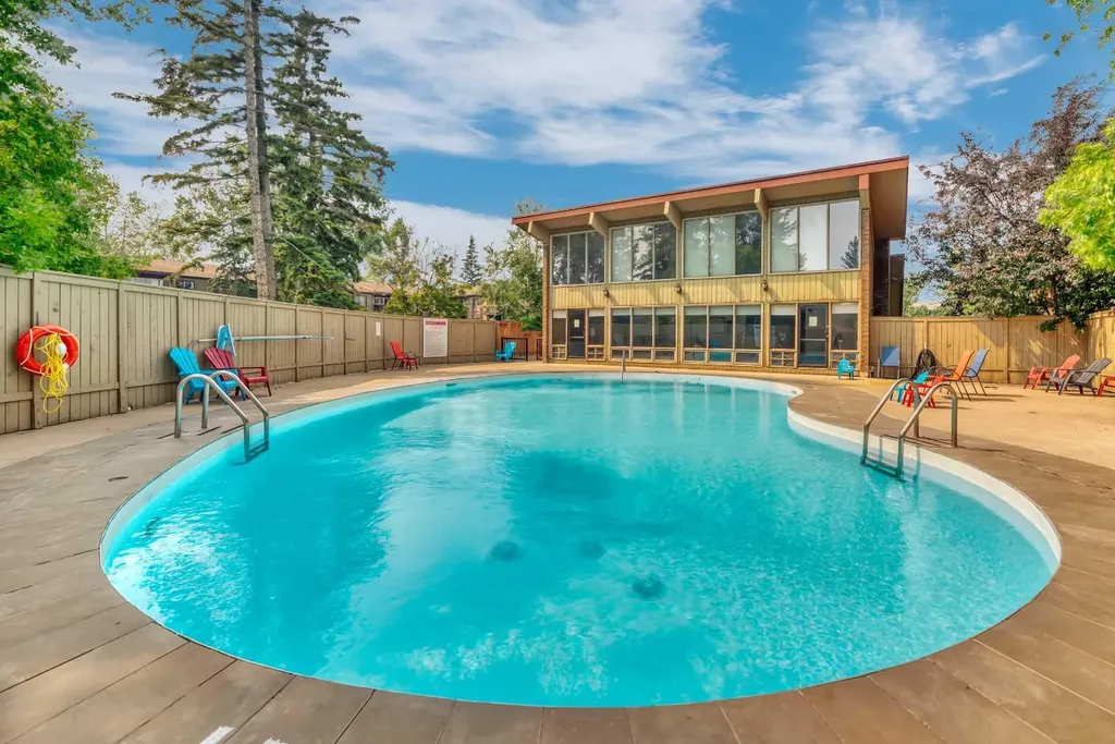 8948 Elbow Drive SW Calgary AB T2V 0H9