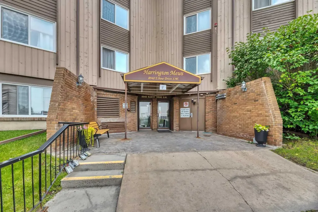 8948 Elbow Drive SW Calgary AB T2V 0H9