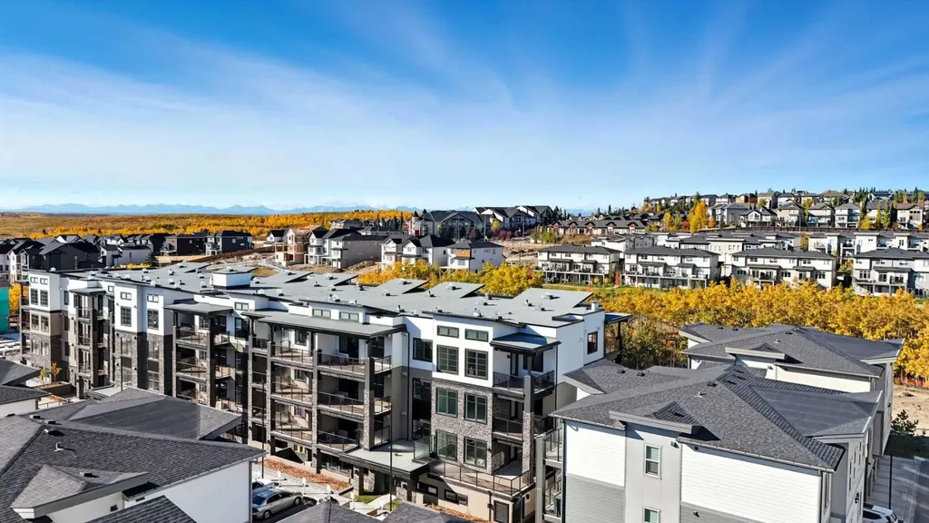 2117 81 Street SW Calgary AB T3H6H5