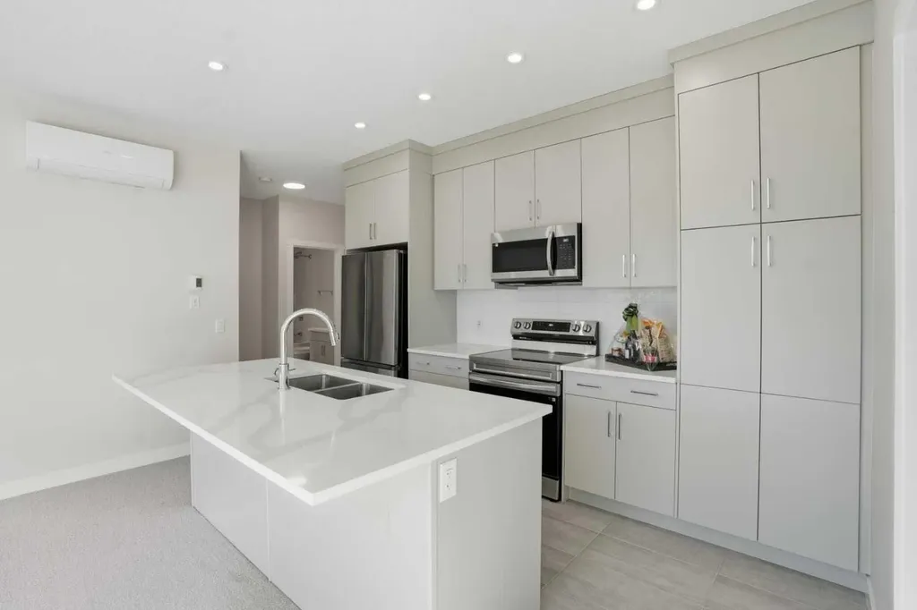 2117 81 Street SW Calgary AB T3H6H5
