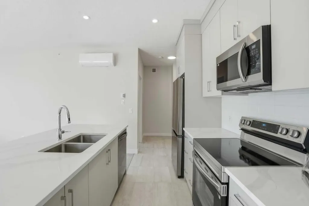 2117 81 Street SW Calgary AB T3H6H5