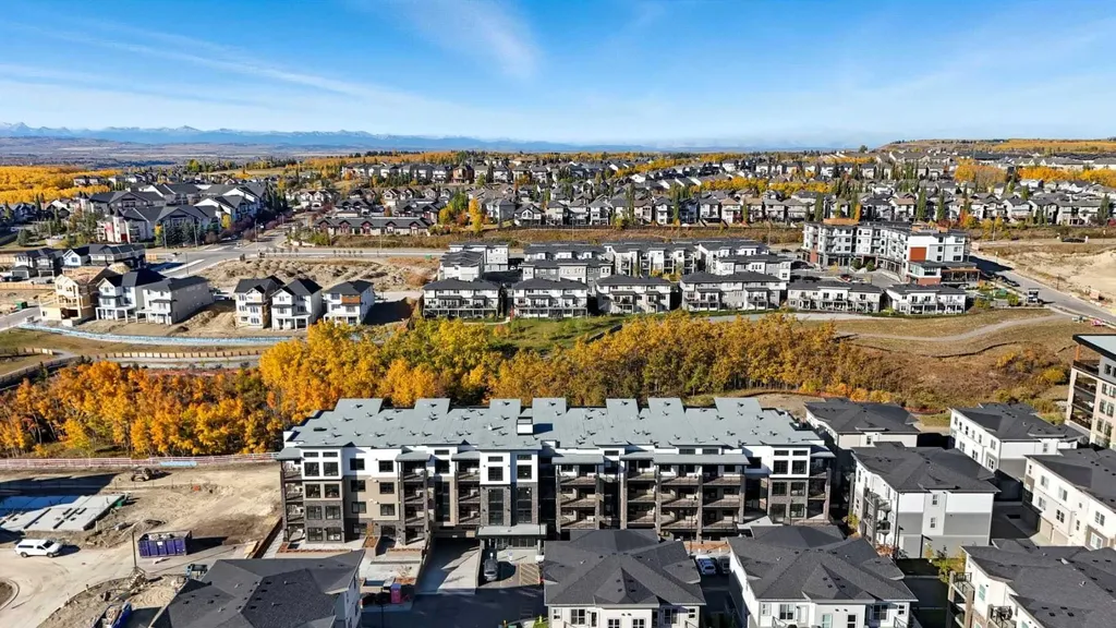 2117 81 Street SW Calgary AB T3H6H5