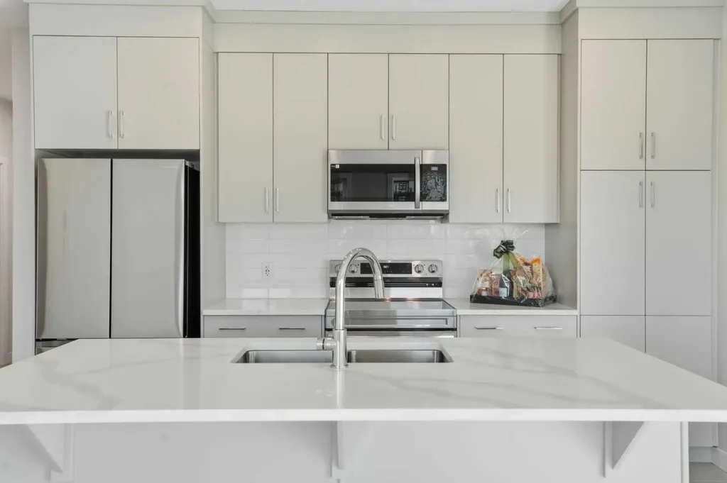 2117 81 Street SW Calgary AB T3H6H5