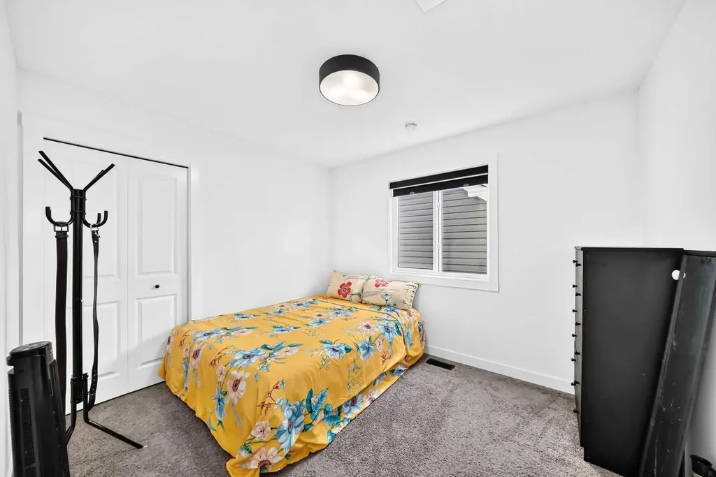 673 Livingston Way NE Calgary AB T3P1N8