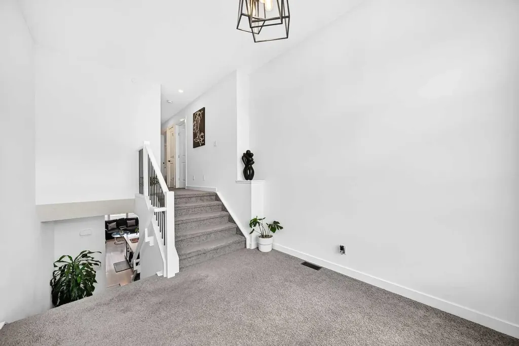 673 Livingston Way NE Calgary AB T3P1N8