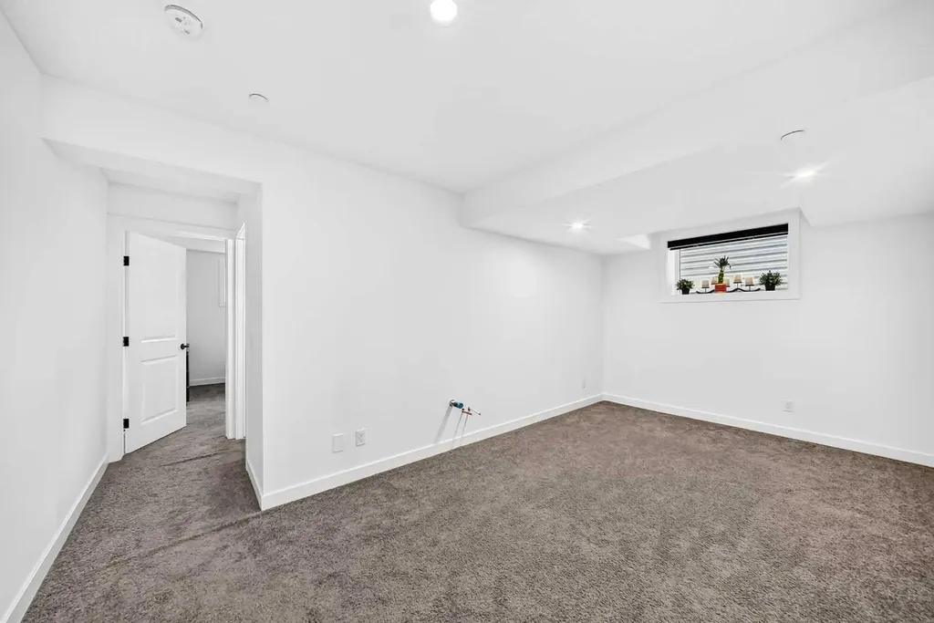 673 Livingston Way NE Calgary AB T3P1N8