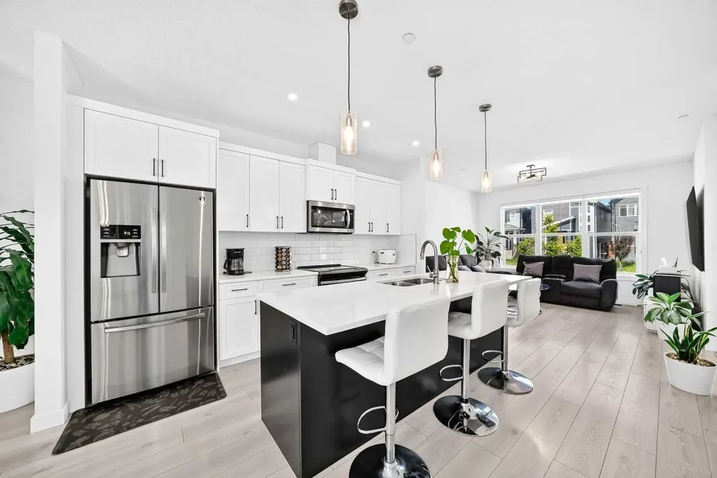 673 Livingston Way NE Calgary AB T3P1N8