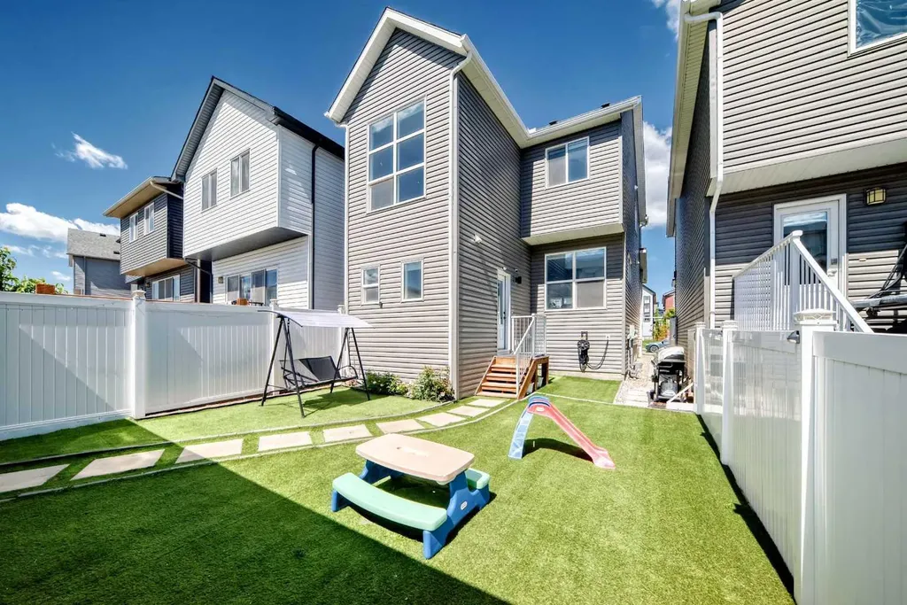 673 Livingston Way NE Calgary AB T3P1N8