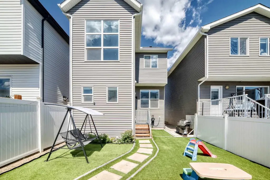 673 Livingston Way NE Calgary AB T3P1N8