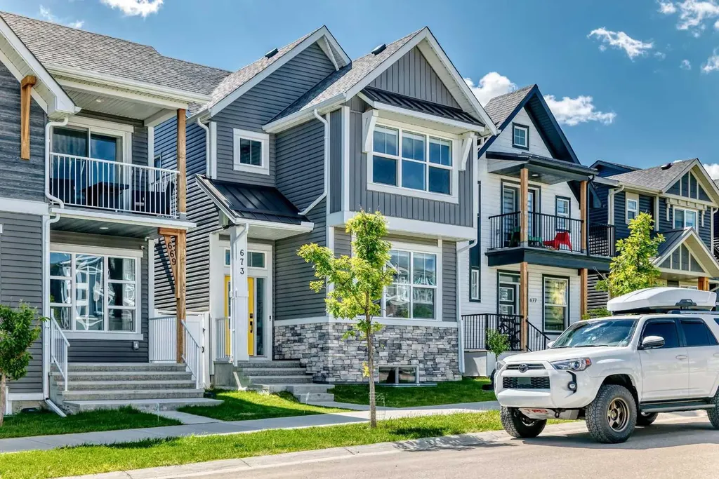 673 Livingston Way NE Calgary AB T3P1N8