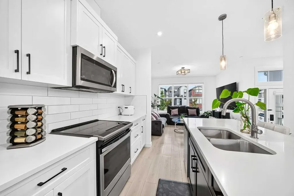 673 Livingston Way NE Calgary AB T3P1N8