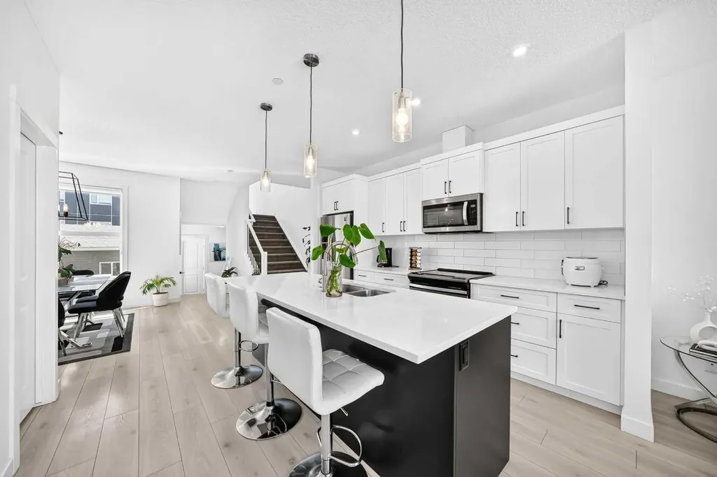 673 Livingston Way NE Calgary AB T3P1N8
