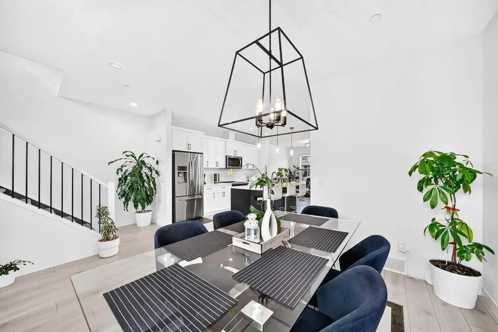 673 Livingston Way NE Calgary AB T3P1N8