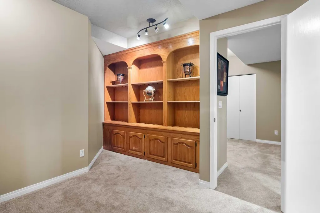 85 Sunset Way SE Calgary AB T2X 3C1